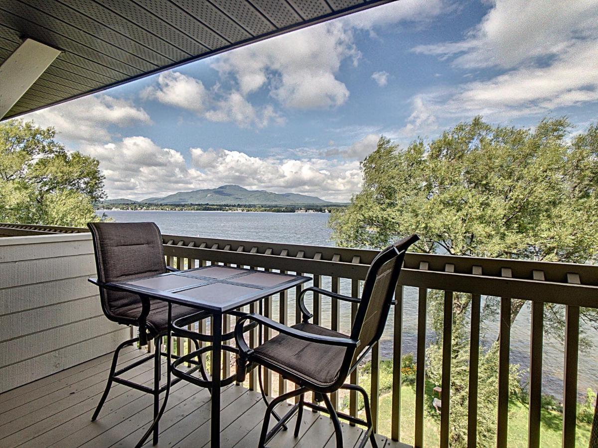 Location Tourisme Estrie - Oberge Du Village Magog Exterior foto